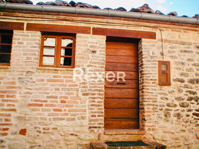 Casa trilocale in vendita in Via Piedivalle, Montefortino