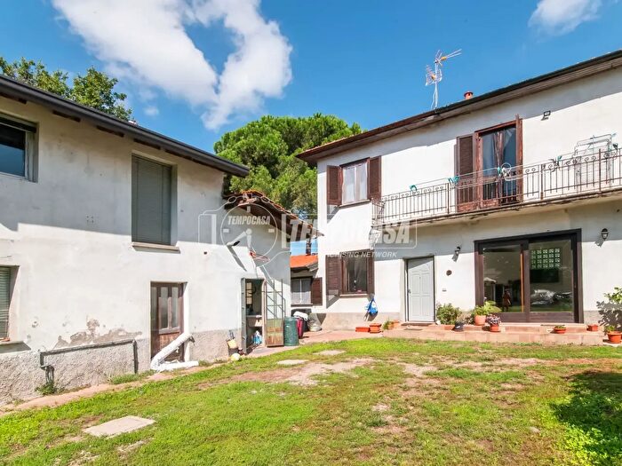 Casa trilocale in vendita in Via Fratelli Cairoli, Gorla Minore