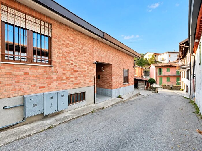 Casa bilocale in affitto in Via Castello, Lequio Berria