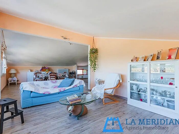 Appartamento con 10 locali in vendita in Cerreto Guidi