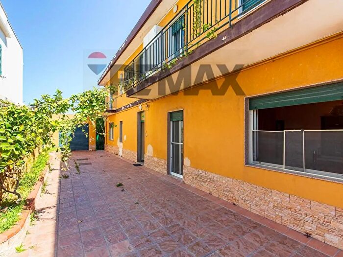 Casa con 9 locali in vendita in Via S Antonio, Villafranca Tirrena
