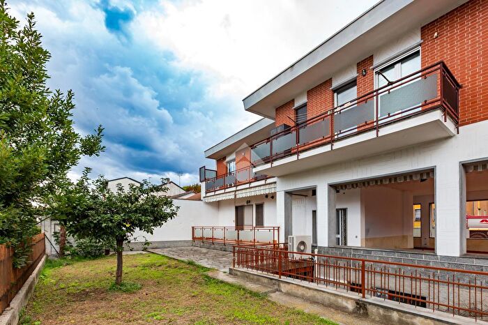 Casa con 10 locali in vendita in Via Trento, Beinasco