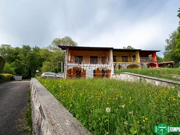 Casa trilocale in vendita in Dorsale Poggio Radioso, Nebbiuno