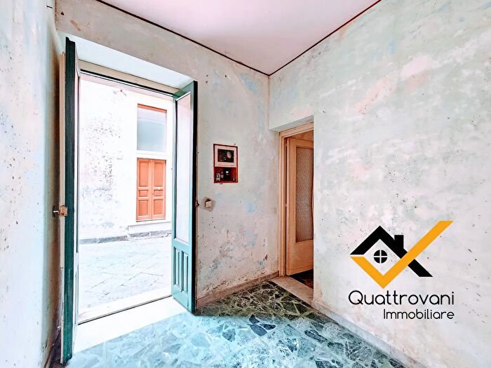 Appartamento quadrilocale in vendita in Via Santi Elena E Costantino, Aci Catena