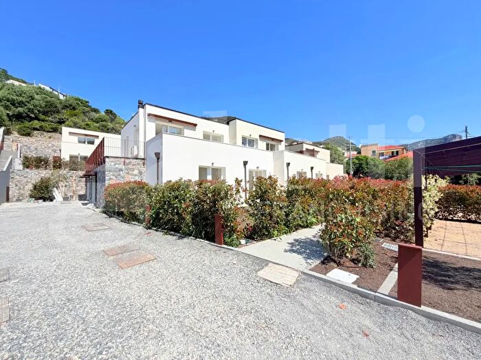 Appartamento bilocale in vendita in Via Calvisio, Finale Ligure
