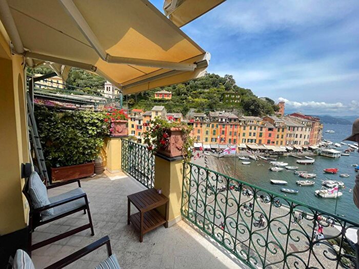 Appartamento bilocale in affitto in Piazza Martiri dell'Olivetta, Portofino