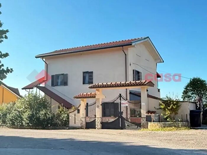 Casa con 5 locali in vendita in Via Circonvallazione Cerano, Torre Cajetani