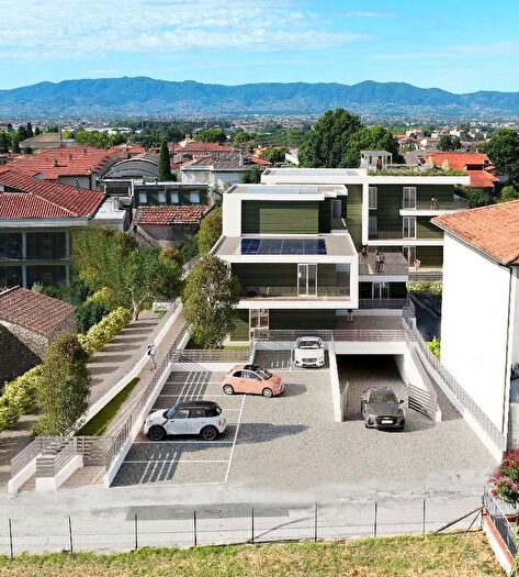 Appartamento con 5 locali in vendita in Montale