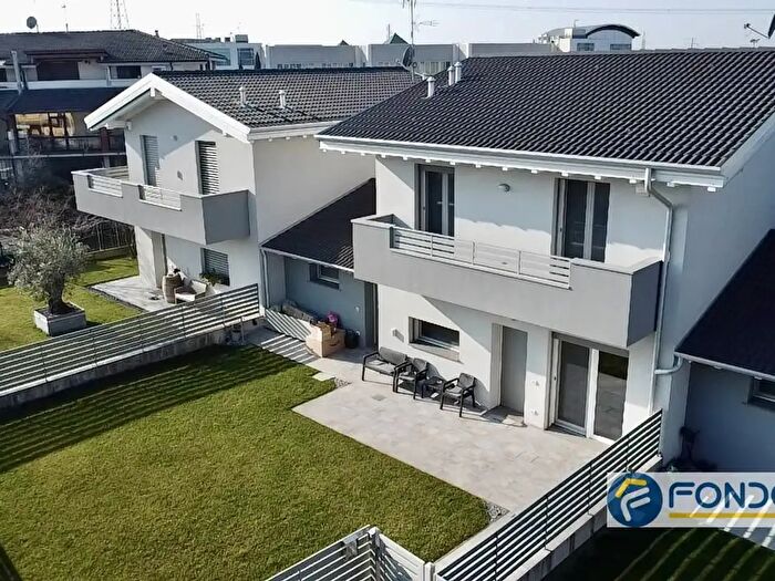 Casa con 5 locali in vendita in Via Ferraris Snc, Palazzolo Sull'Oglio
