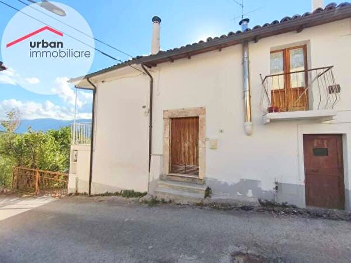 Casa quadrilocale in vendita in Via del Rio, LAquila