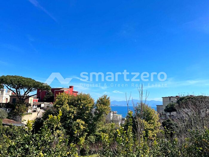 Appartamento trilocale in affitto in Via del Marzano, Posillipo, Napoli