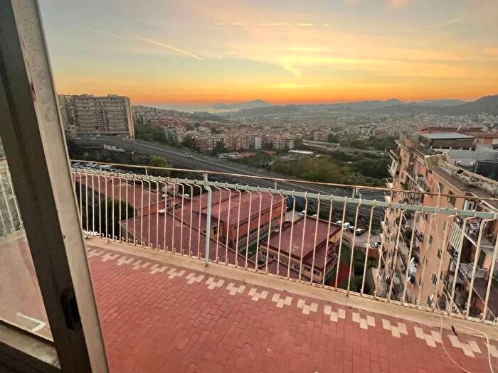 Appartamento trilocale in affitto in Via Camillo De Nardis, Vomero, Napoli