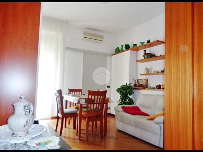 Appartamento trilocale in vendita in Via Jacopo Dentici, Voghera