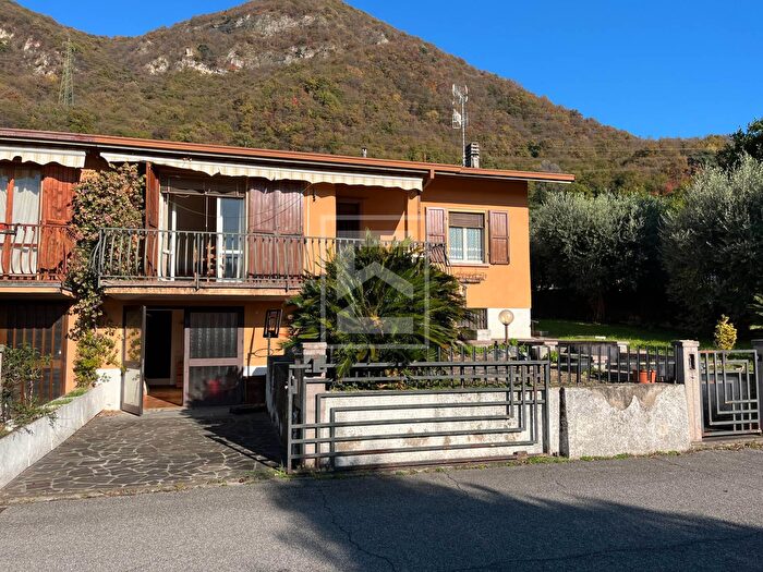Casa con 5 locali in vendita in Via Padre Marcolini, Salo