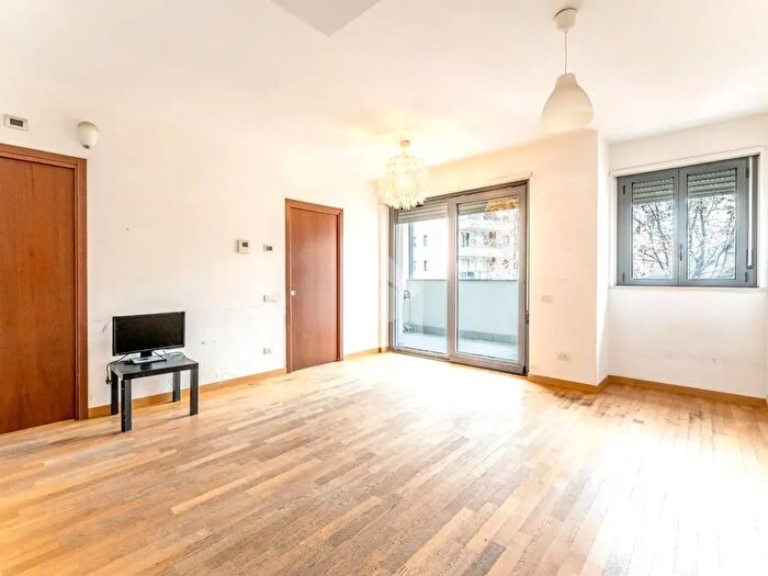 Appartamento trilocale in vendita in Via Carlo Imbonati, Milano