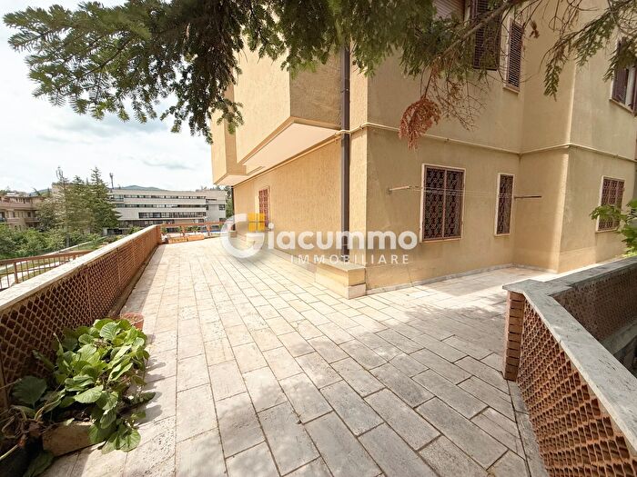 Appartamento con 9 locali in affitto in Via Domenico di Giura, Potenza