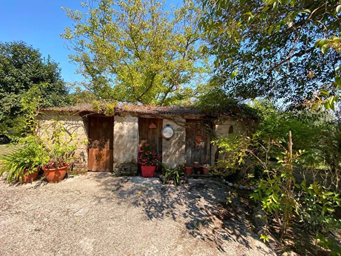Casa con 8 locali in vendita in Via Appia Antica, Apollosa