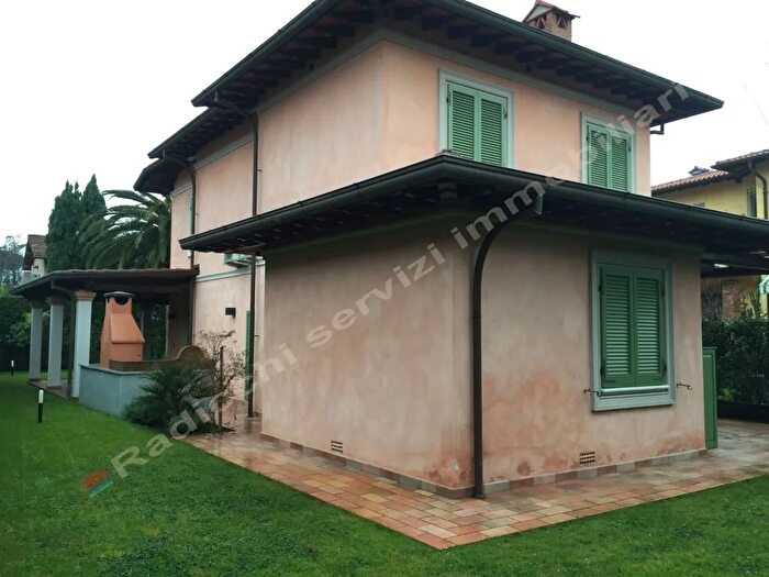 Casa quadrilocale in vendita in Via Ammiraglio Morin a, Forte Dei Marmi