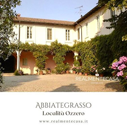 Casa con 6 locali in vendita in Via Roma, Ozzero