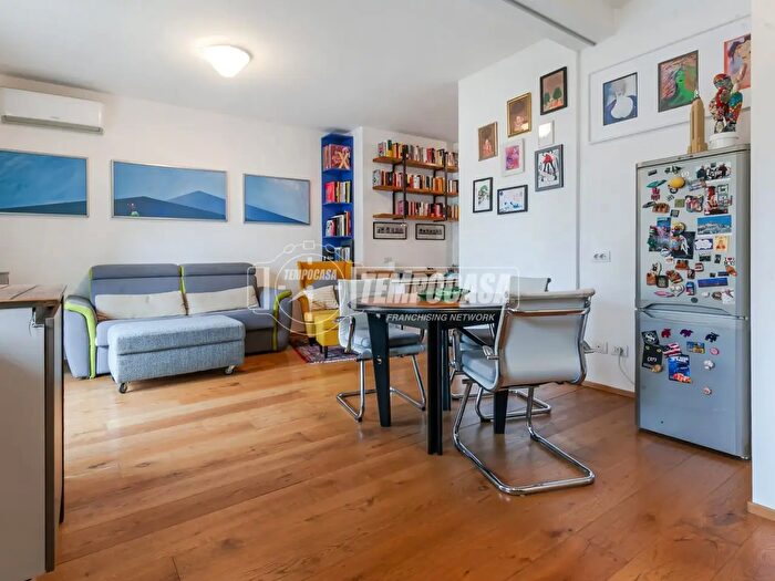 Appartamento trilocale in vendita in Via Lario, Milano