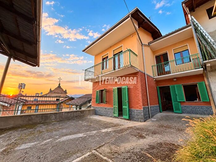 Casa con 5 locali in vendita in Via Camillo Benso Conte di Cavour, Borgomasino