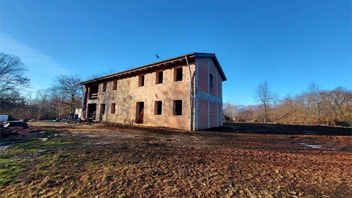 Casa con 10 locali in vendita in Montebelluna Montello Via Stradone del Bosco, Montebelluna