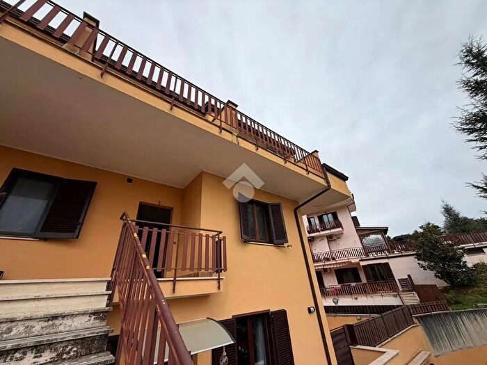 Appartamento con 5 locali in vendita in Via degli Abeti, Colleferro