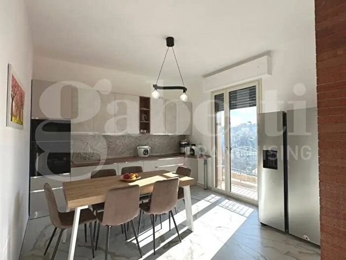 Appartamento con 5 locali in vendita in Siena