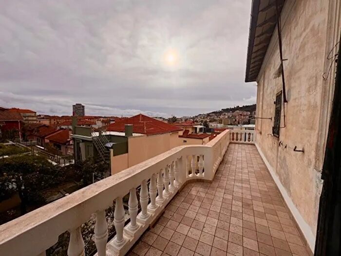 Appartamento con 6 locali in vendita in Via XXV Aprile, Imperia