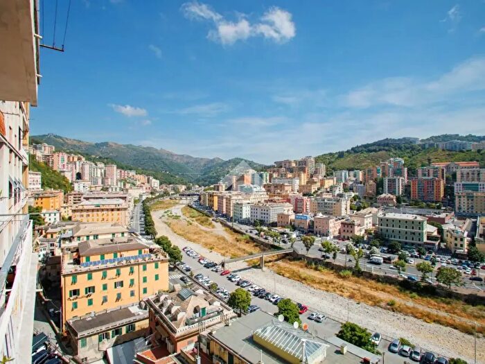Appartamento con 5 locali in vendita in Via Montaldo, Genova