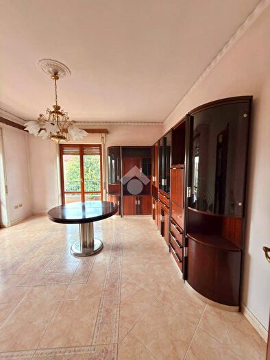 Appartamento quadrilocale in vendita in Via Martiri Atellani, Succivo