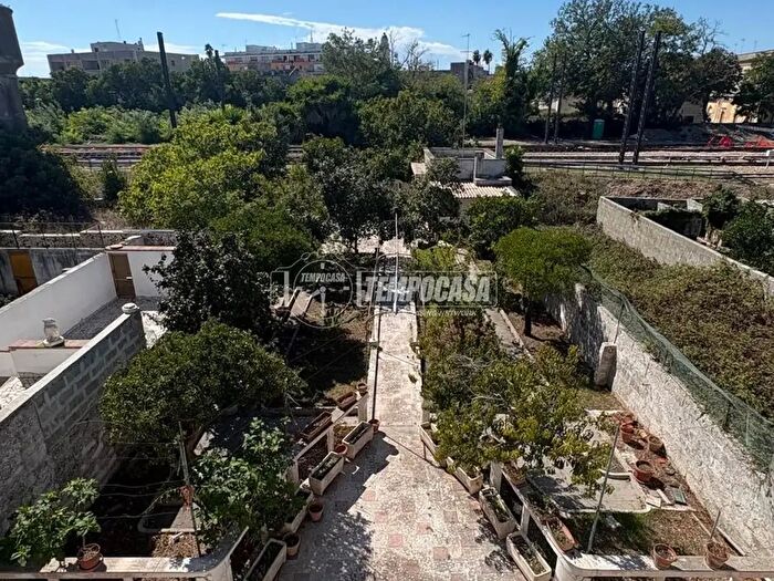 Casa con 10 locali in vendita in Via Circolone, Maglie