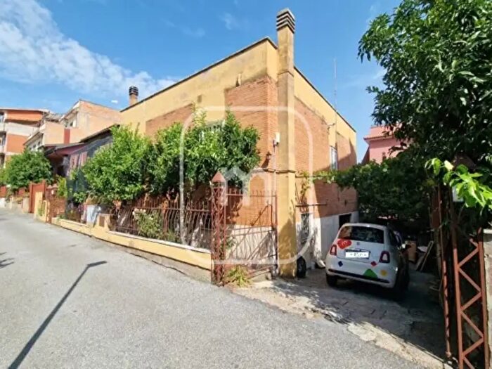 Casa con 5 locali in vendita in Via Castelbuono, Roma