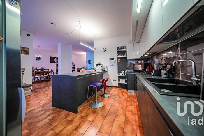 Casa con 8 locali in vendita in Via Marzabotto, Ostellato