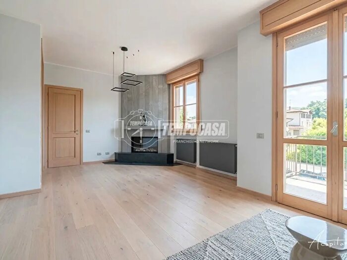 Appartamento quadrilocale in vendita in Via Roma, Casina