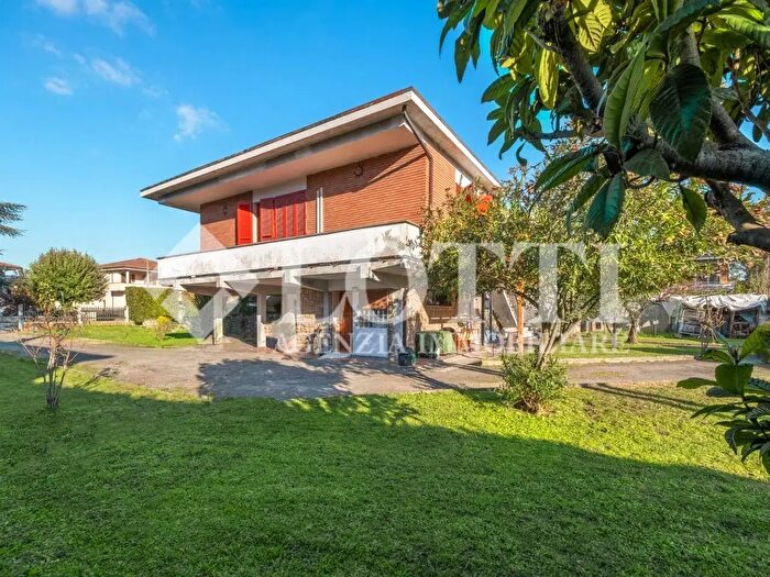 Casa con 11 locali in vendita in a Jacopo del Polta, Bientina