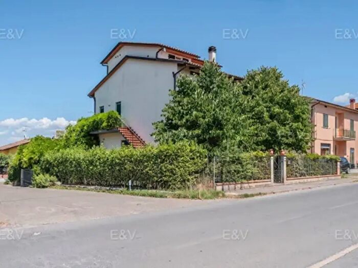 Casa con 6 locali in vendita in Via Liguria, Castiglione Del Lago