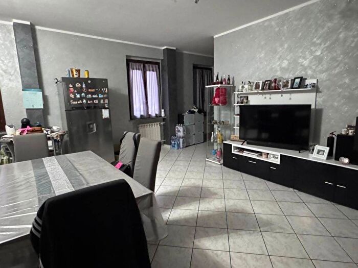 Appartamento trilocale in affitto in Via Perosa, Cenisia, Torino