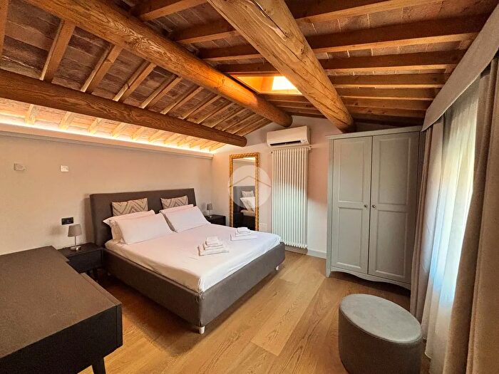 Appartamento con 6 locali in vendita in Via Pigna, Verona