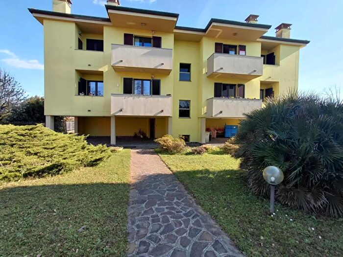 Appartamento trilocale in vendita in Via Inveruno, Busto Garolfo