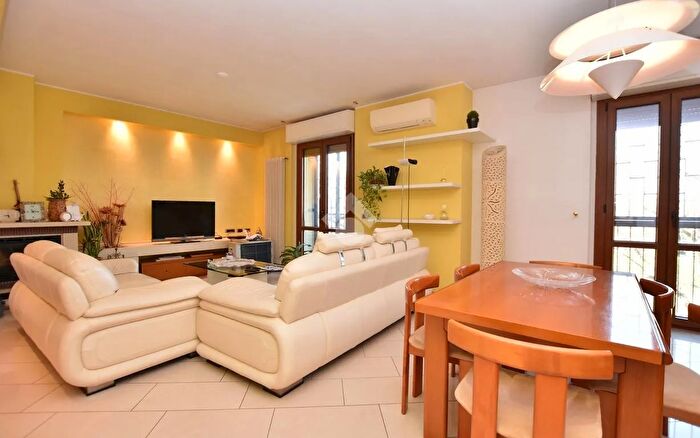 Appartamento trilocale in vendita in Via Pietro Nenni, Vignate