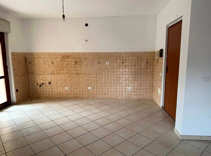 Appartamento trilocale in affitto in Via Massa di San Giuliano, Roma