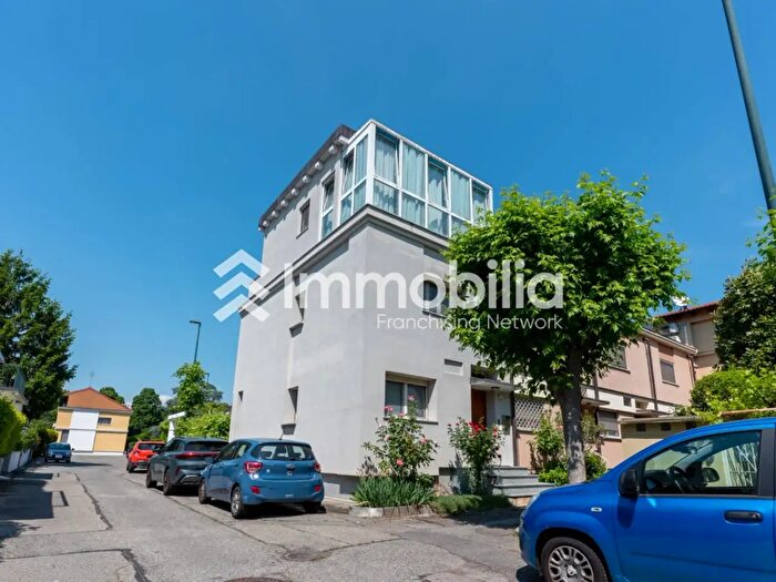 Casa con 6 locali in vendita in Via Guido Reni, Torino