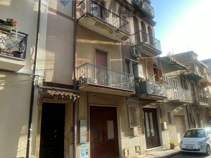 Appartamento con 10 locali in vendita in Via Bologna, Niscemi