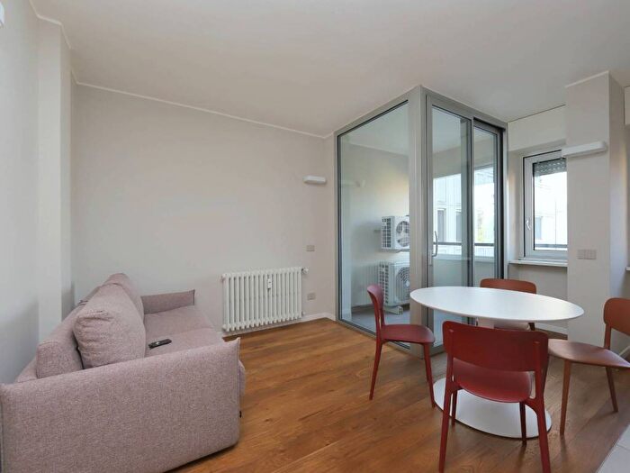 Appartamento trilocale in affitto in Via Carlo Farini, Farini, Milano