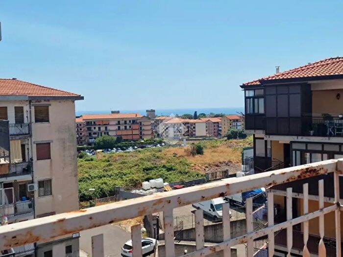 Appartamento quadrilocale in vendita in Via Arnaldo Cantani, Acireale