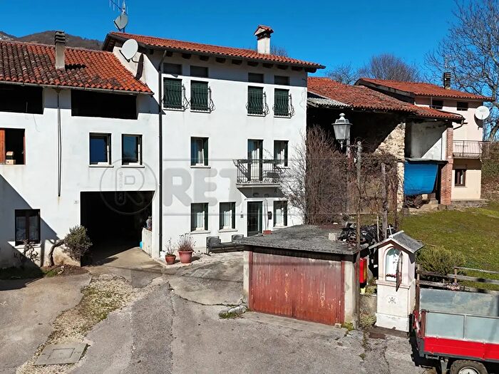 Casa con 10 locali in vendita in Valdagno