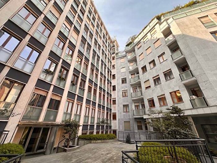 Appartamento bilocale in affitto in Via Giuseppe Parini, Porta Nuova, Milano