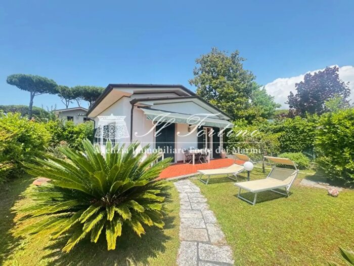 Casa quadrilocale in vendita in Forte Dei Marmi