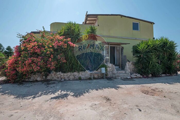 Casa con 6 locali in vendita in Contrada Carrubbella, Portopalo Di Capo Passero